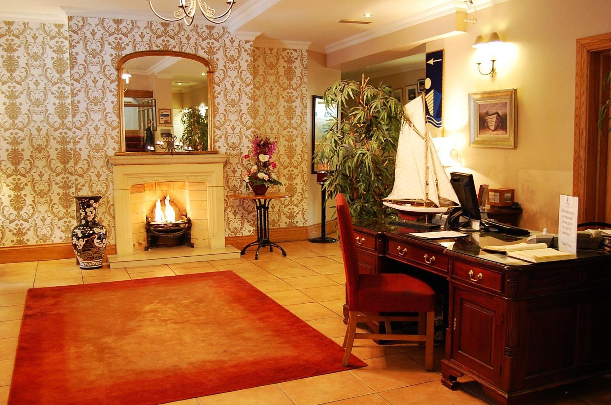 Watersedge Hotel Cobh Dış mekan fotoğraf