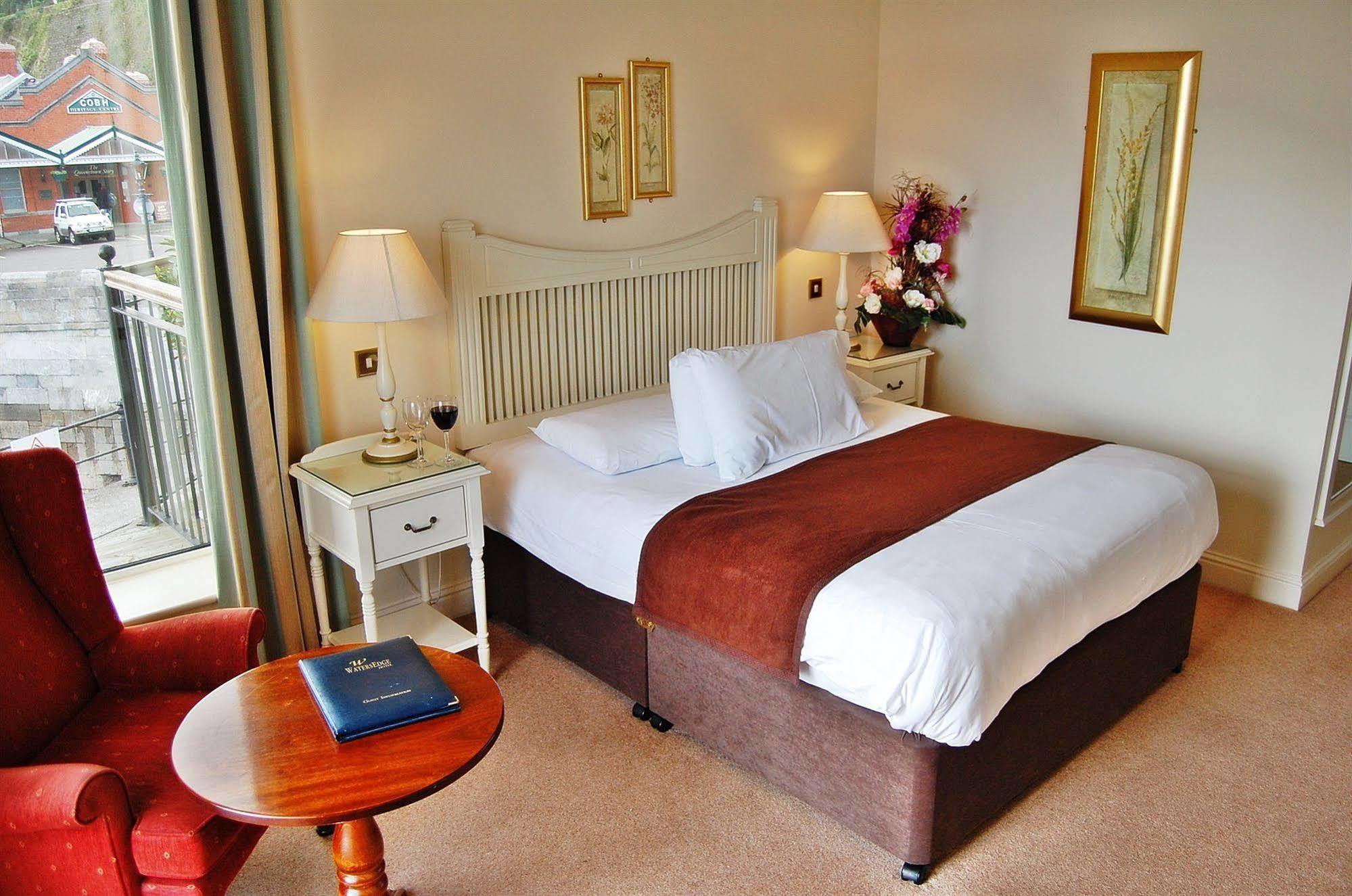 Watersedge Hotel Cobh Dış mekan fotoğraf